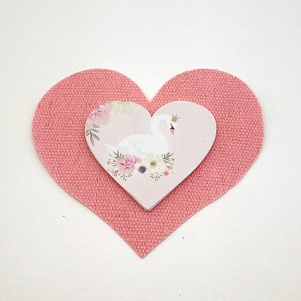 Ροζ Κύκνος σε Λινές Ροζ Καρδιές ( 10,5 cm ) | Υ144Α34