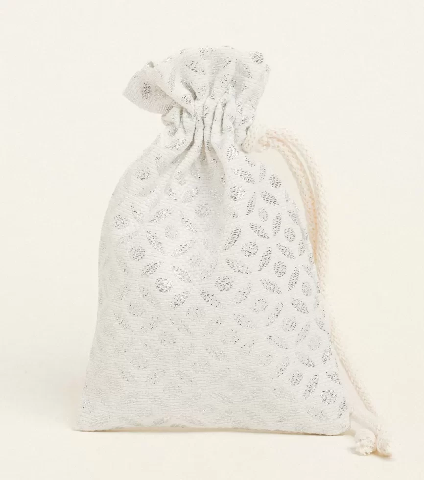 Πουγκί με Κορδόνι Ζακάρ σε Απόχρωση Εκρού - Ασημί (12εκ x 17εκ.) | 386966 Πουγκί με Κορδόνι Ζακάρ σε Απόχρωση Εκρού - Ασημί (12εκ x 17εκ.) | 386966