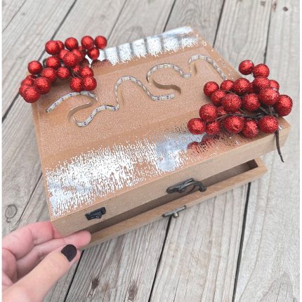 ΧΡ63 | Χριστουγεννιάτικο Κουτί Φωτιζόμενο με Κόκκινο Κλαδάκι