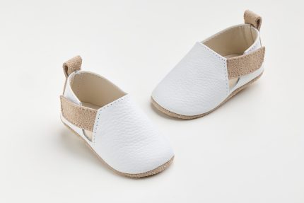 Χειροποίητο Βαπτιστικό Παπουτσάκι Αγκαλιάς για Αγόρι Λευκό-Μπεζ Α600Ε, Everkid