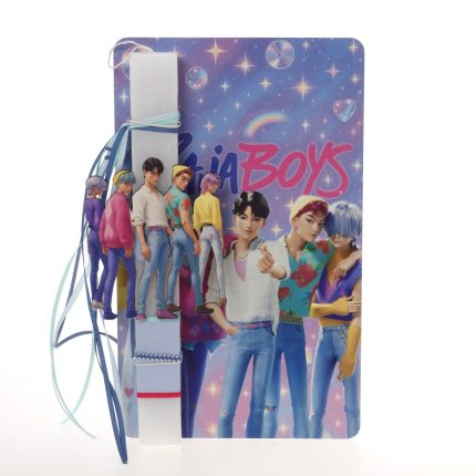 Πασχαλινή Λαμπάδα με Ξύλινη Πινακίδα Πόρτας με Θέμα Saja Boys ΠΛ-2634 (Υ.30 Π.18cm) || Bellissimo