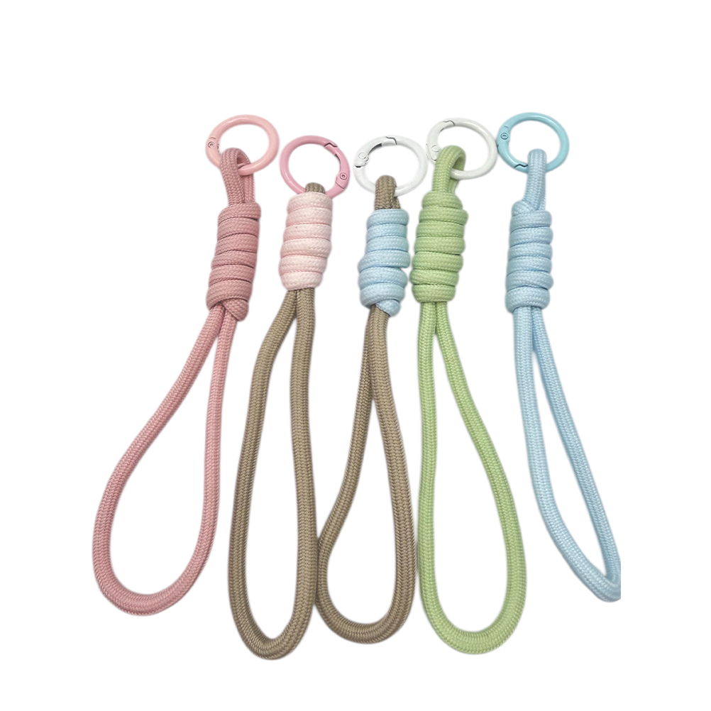 0A914BC9-10CC-17DE-22E7-019D29D329D8_21 | La Vie en Rose Five pastel rope dog leashes with metal rings, arranged side by side.